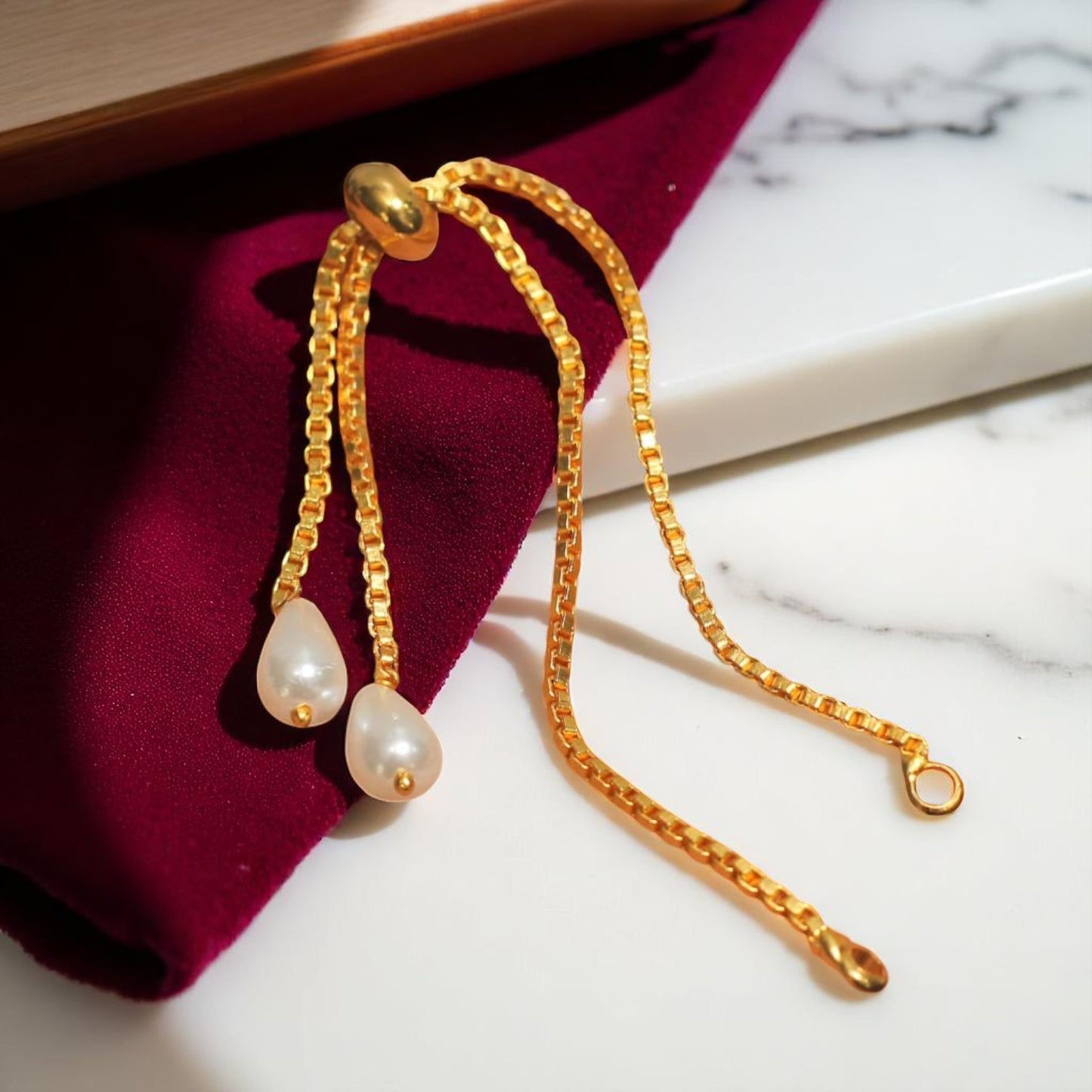Durable and stylish adjustable bracelet chains for DIY crafts. Ideal base for charm bracelets and bead designs. Easy to use and resize.