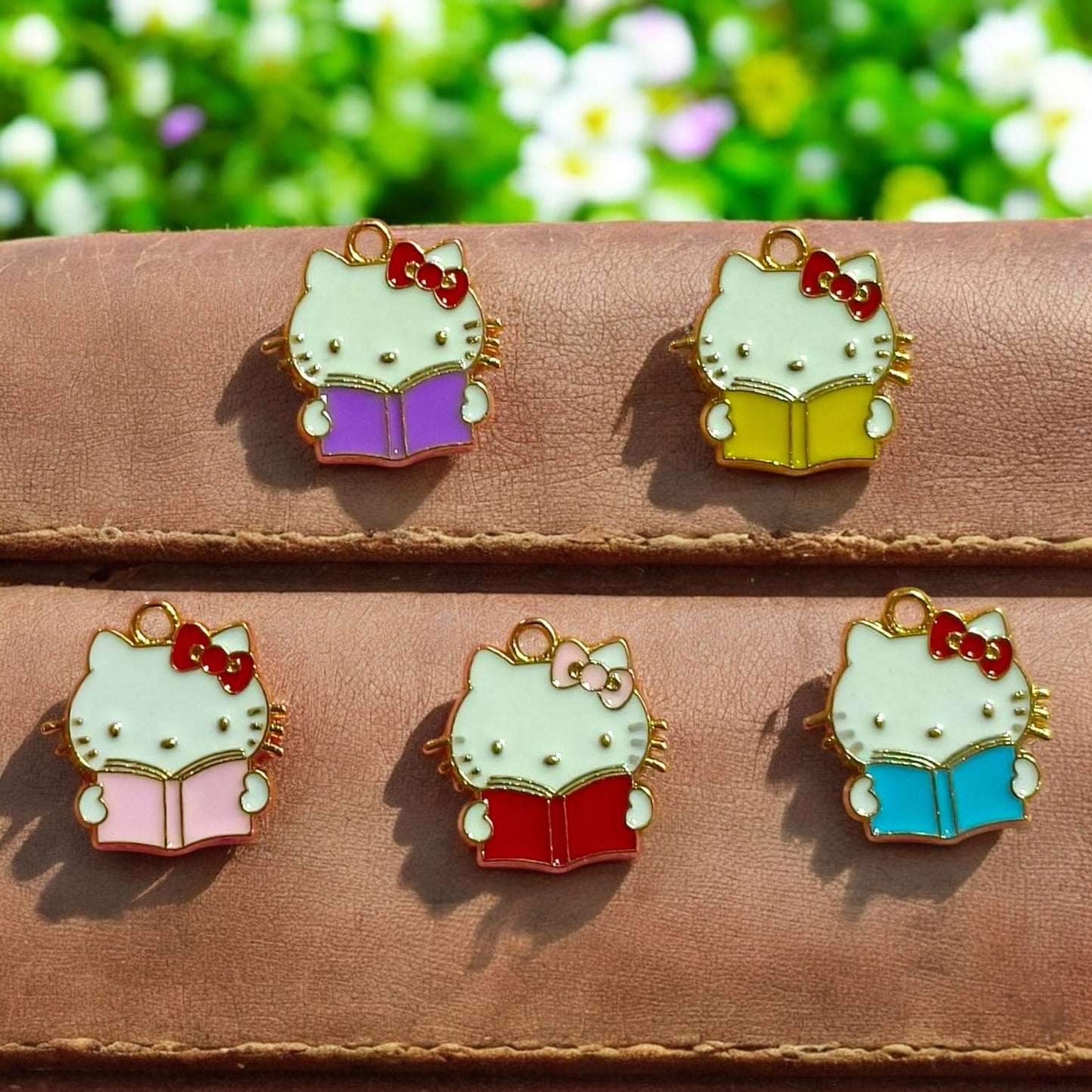 Cute kitty-shaped charms featuring a cat reading a book, ideal for jewelry and DIY crafts.