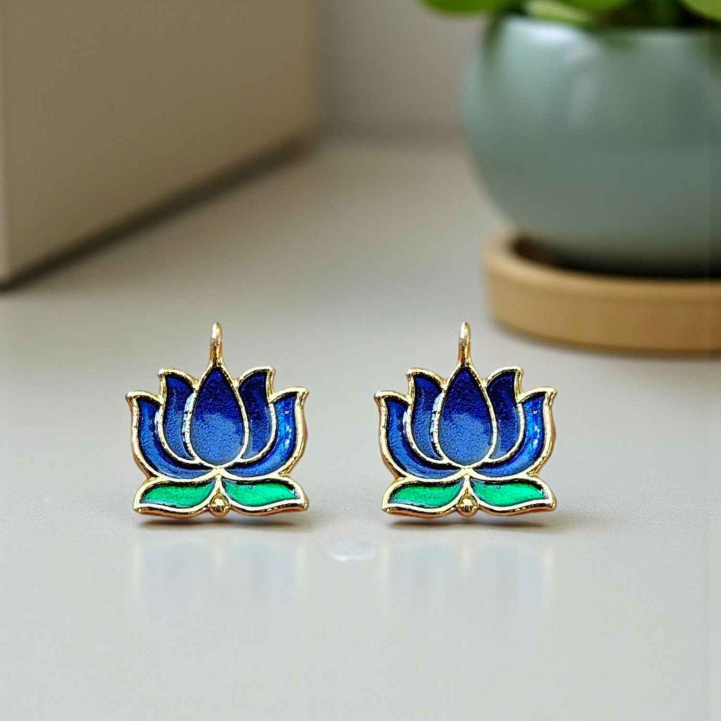 Lotus Pendant - Royal Blue and Green (1 PC)