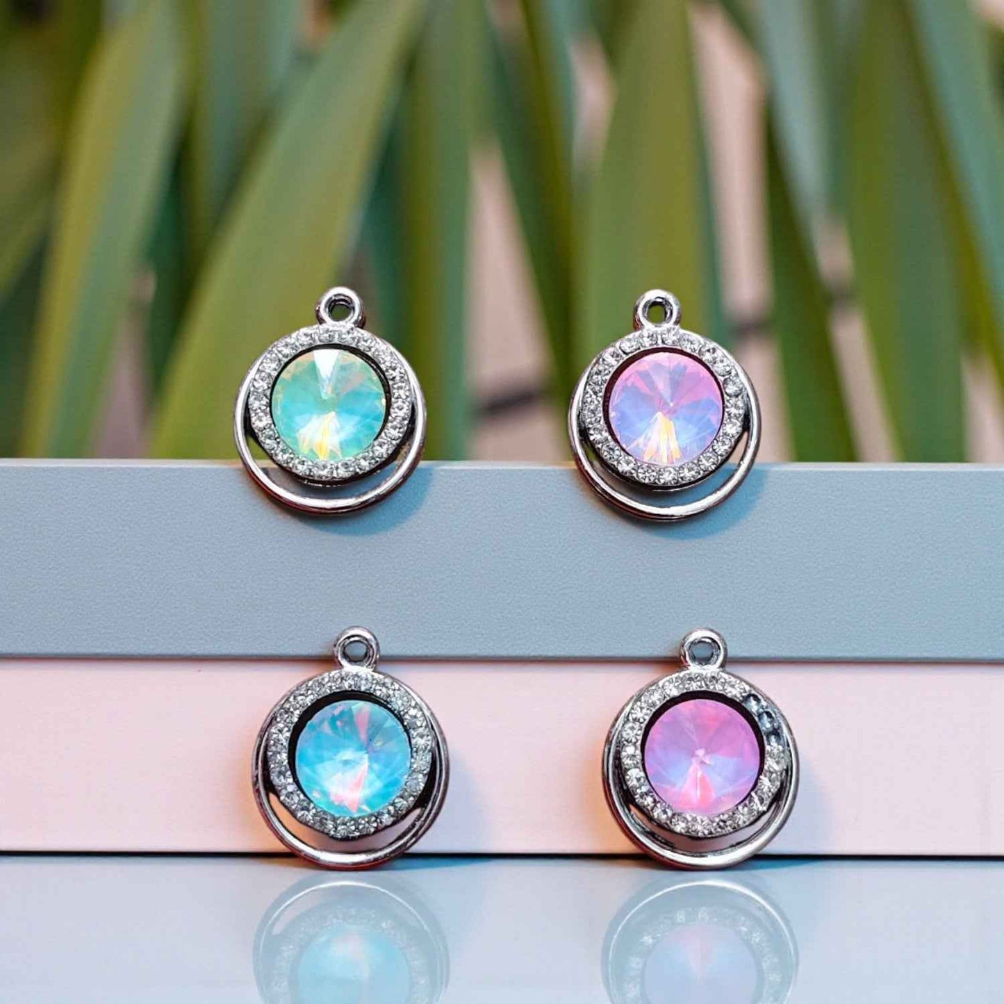 Luxury Round Shimmering Stone Charms - 1 Pc