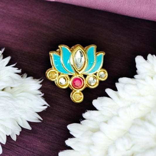 Lotus-shaped Kundan stone with a gold-toned frame, perfect for traditional and bridal jewelry designs.