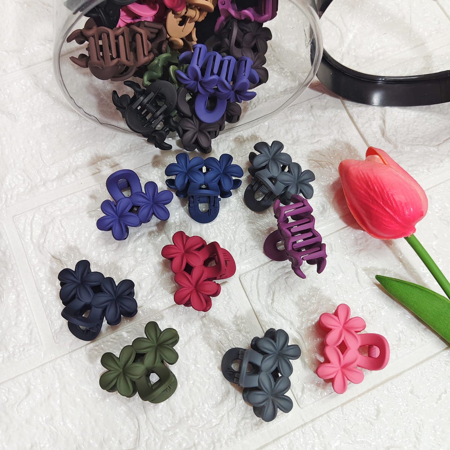 Matt finish flower Korean clutchers for women with strong grip, elegant floral hair accessory for daily wear