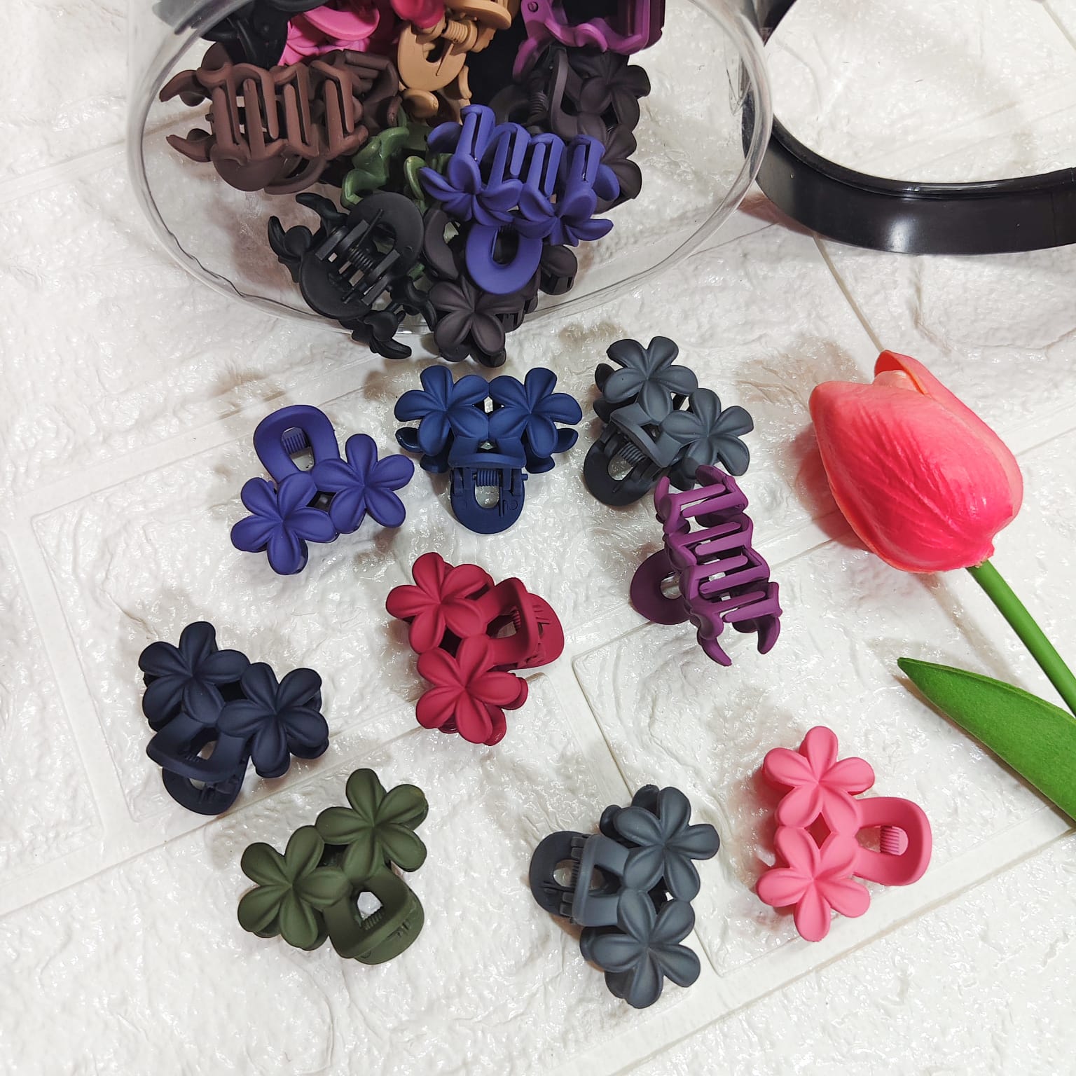 Matt finish flower Korean clutchers for women with strong grip, elegant floral hair accessory for daily wear