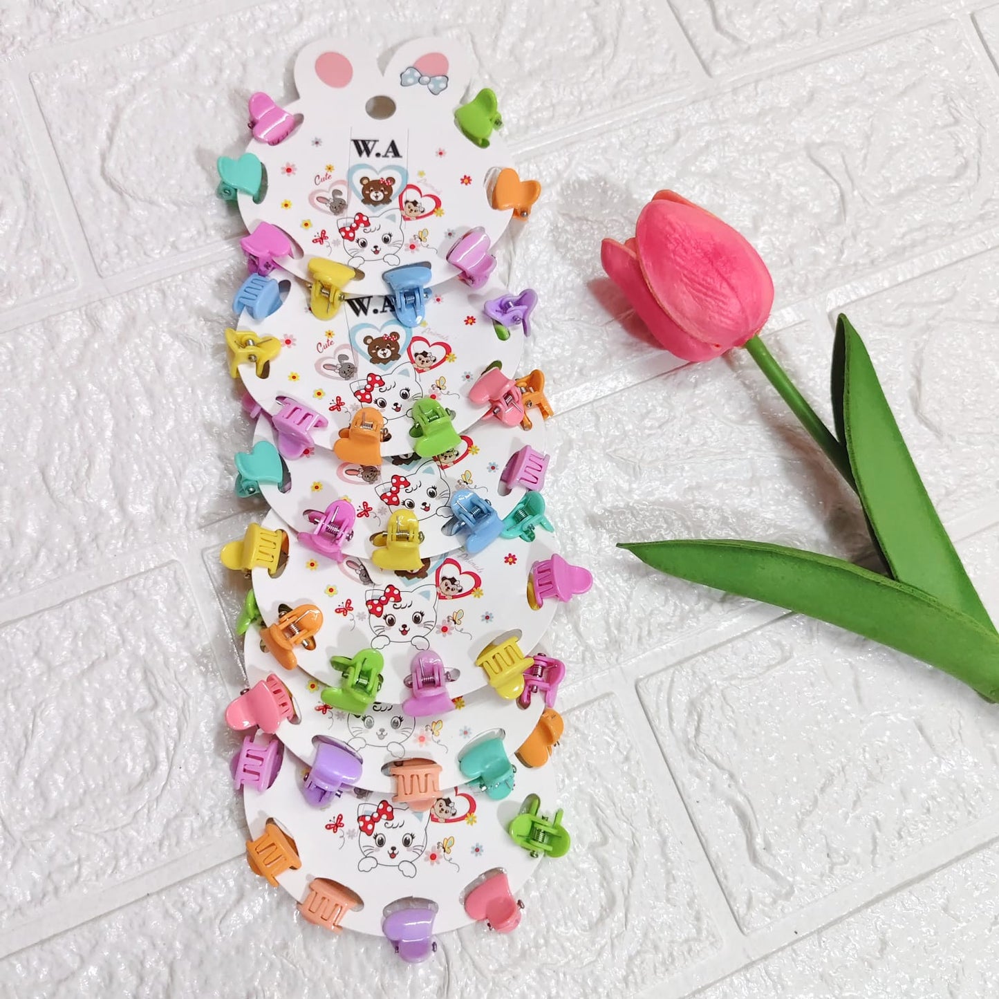 Multicolor heart-shaped Korean hair claw clips for kids, cute and colorful hair accessories for girls