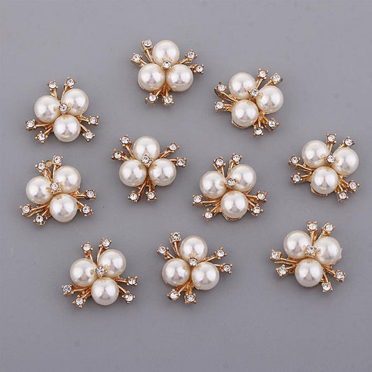 Pearl flower-shaped beads for jewellery making with elegant glossy finish