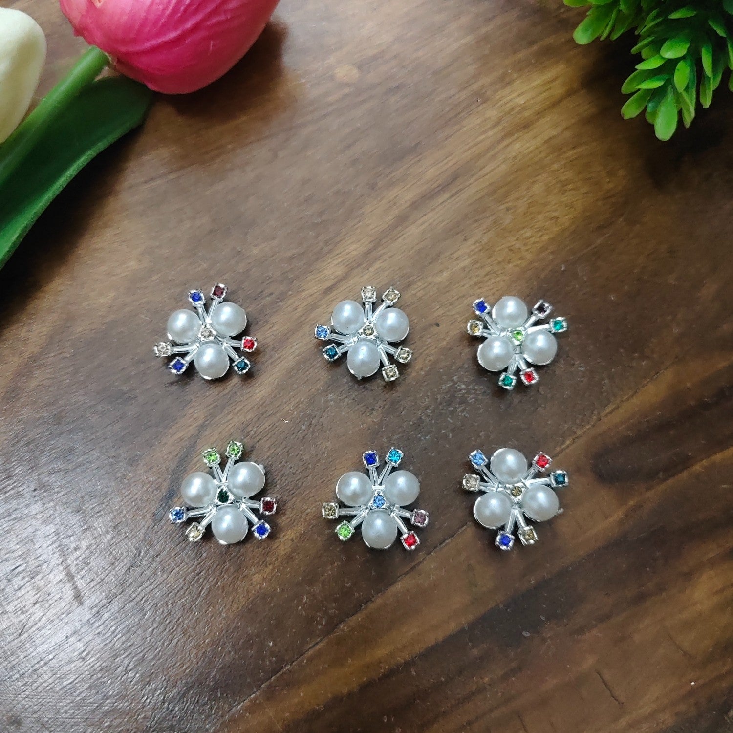 Silver pearl flower beads with multicolor stones for jewellery making – decorative floral beads for DIY accessories
