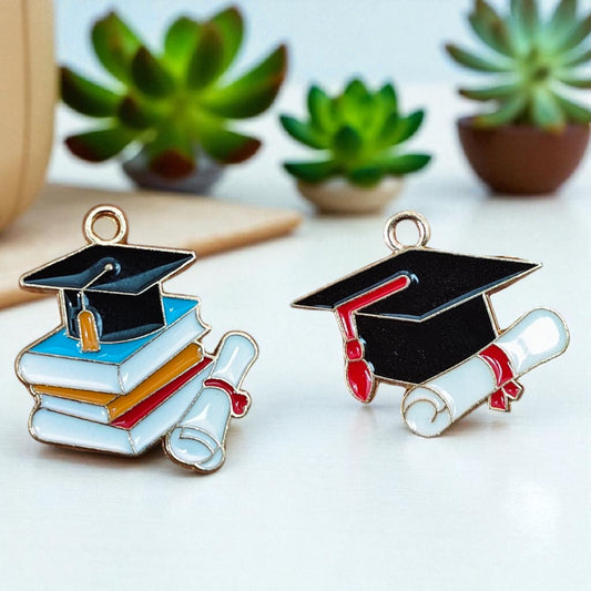 Graduation-themed pendant for bracelets and necklaces